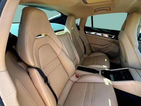 Used 2017 Porsche Panamera 4S image 29