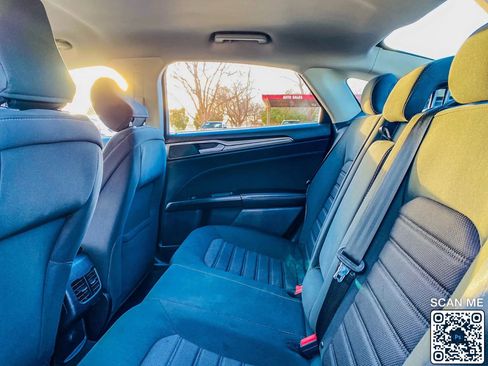 Used 2020 Ford Fusion SE image 28