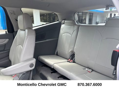 Used 2016 Chevrolet Traverse LT image 27