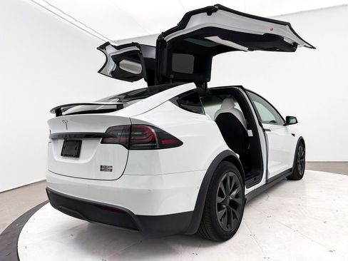 Used 2022 Tesla Model X Plaid image 2