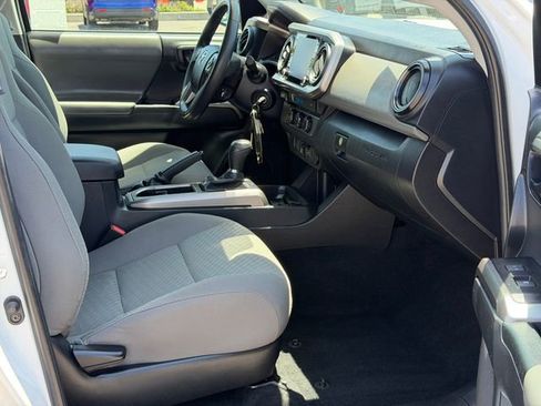 Used 2022 Toyota Tacoma SR5 RWD image 19