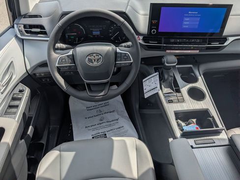 New 2026 Toyota Sienna XLE image 26
