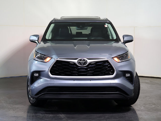 Used 2021 Toyota Highlander XLE AWD/4WD image 9