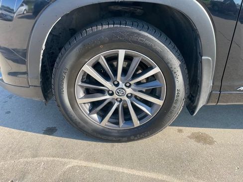 Used 2018 Toyota Highlander XLE AWD/4WD image 30