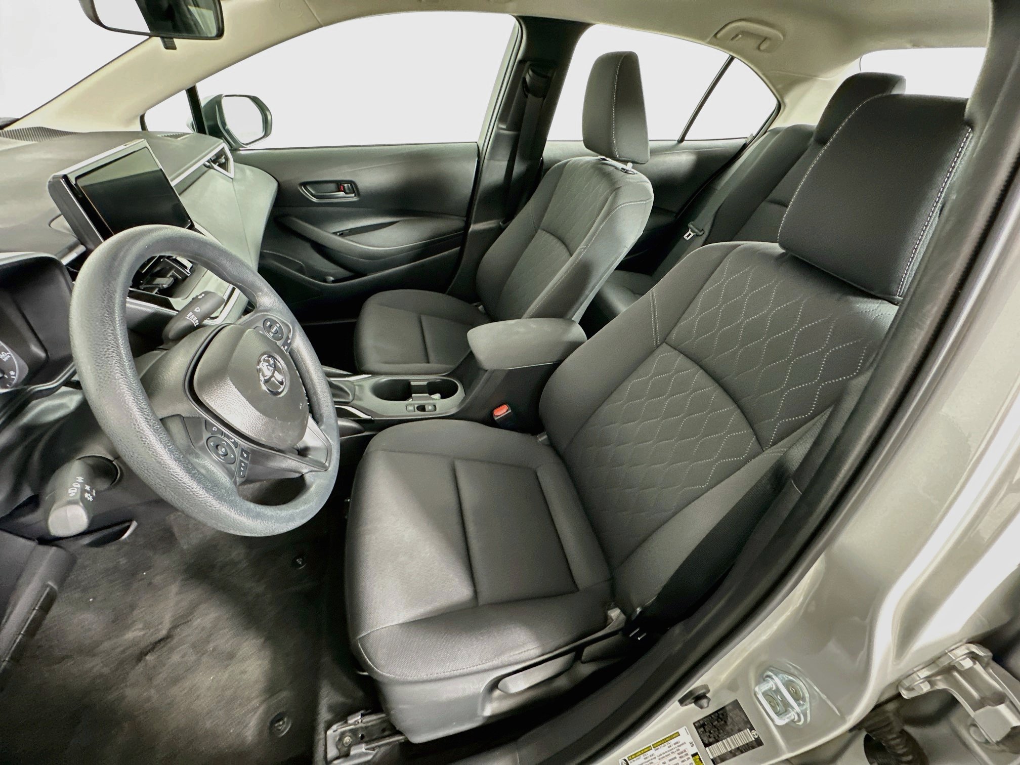 Used 2025 Toyota Corolla LE FWD image 13