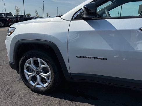 Used 2025 Jeep Compass Sport AWD/4WD image 32