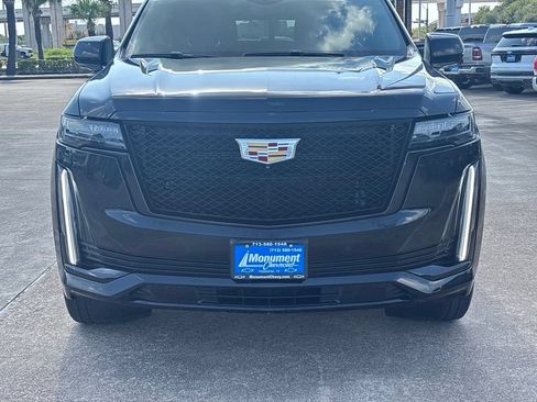 Used 2024 Cadillac Escalade ESV Sport AWD/4WD image 3