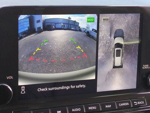 Used 2024 Nissan Pathfinder Platinum w/ Black Appearance Package image 21