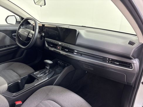 Used 2025 Kia K4 EX image 12