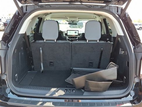 Used 2025 Ford Explorer Active w/ Active Comfort Package image 27