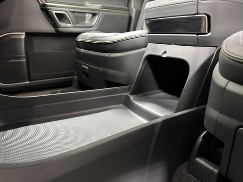 Used 2023 Rivian R1S Launch Edition image 33