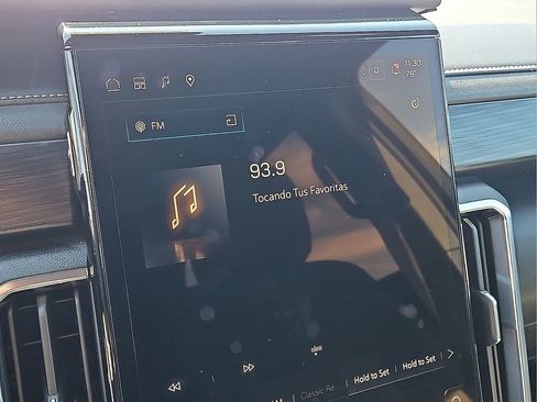 Used 2025 GMC Acadia Elevation image 24