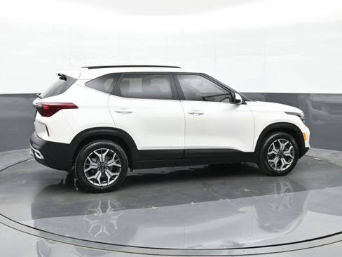 Used 2022 Kia Seltos EX AWD/4WD image 5