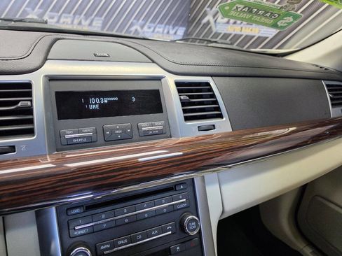 Used 2009 Lincoln MKS AWD image 17