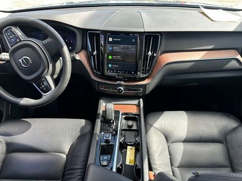 Used 2024 Volvo XC60 B5 Plus image 19