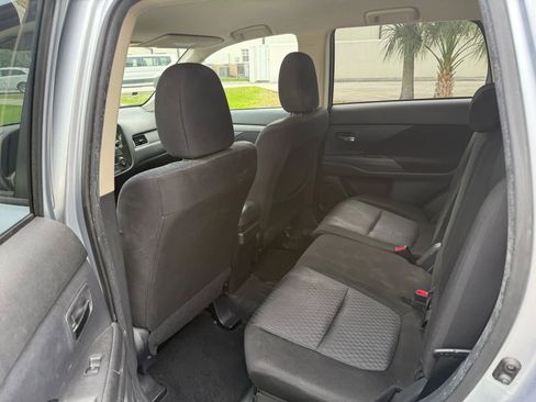 Used 2014 Mitsubishi Outlander ES image 9