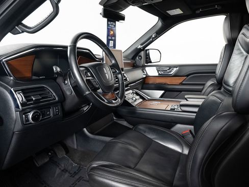 Used 2019 Lincoln Navigator Reserve image 13