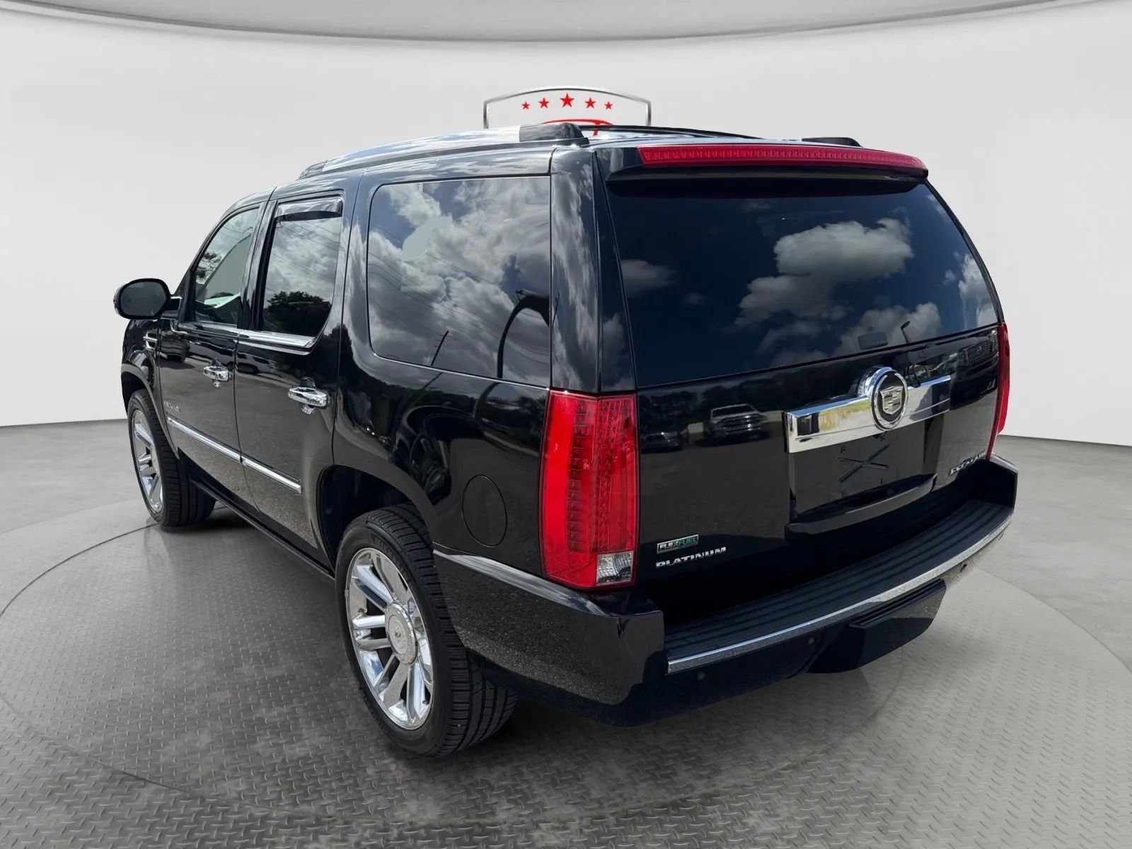 Used 2011 Cadillac Escalade Platinum AWD/4WD image 3