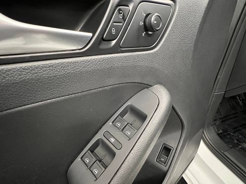 Used 2017 Volkswagen Jetta SE image 23