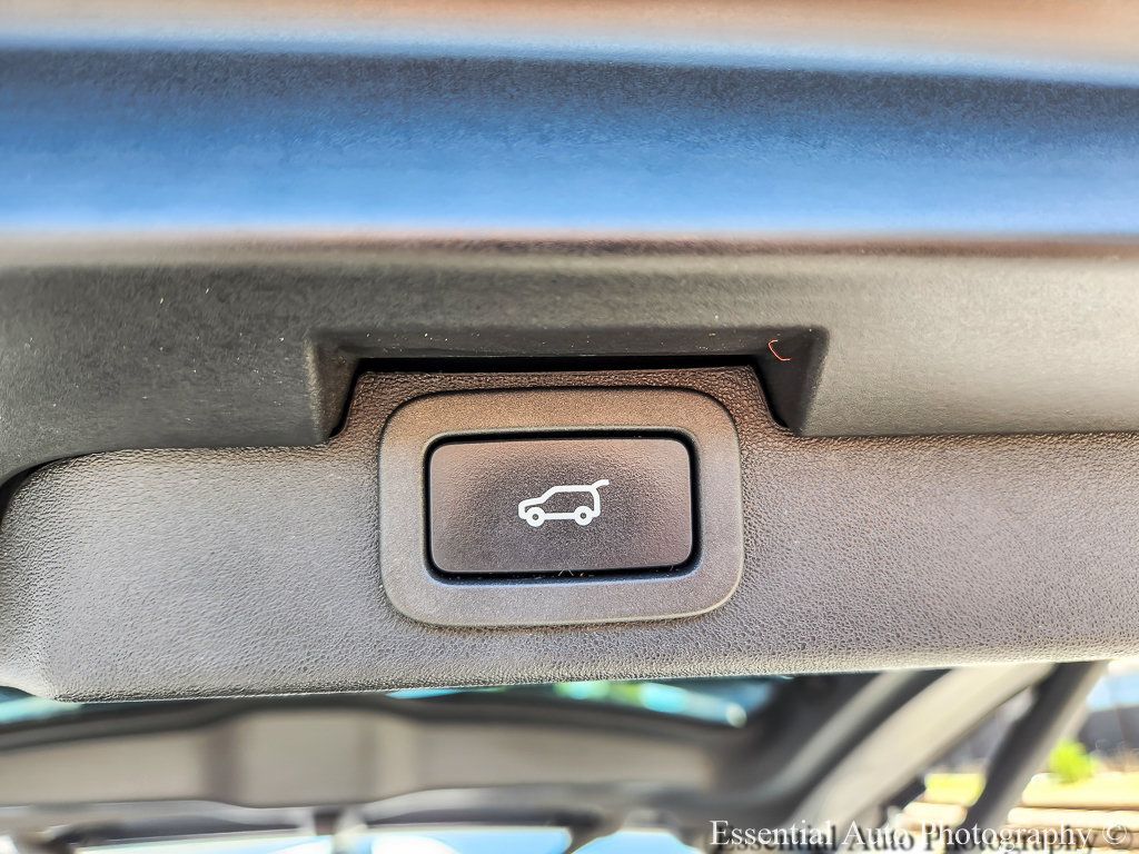 Used 2017 Land Rover Discovery HSE AWD/4WD image 20