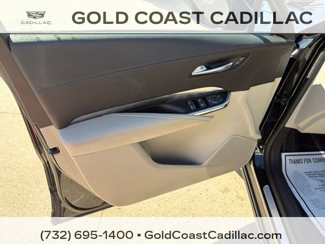 Used 2019 Cadillac XT4 Luxury w/ Cold Weather Package FWD image 16