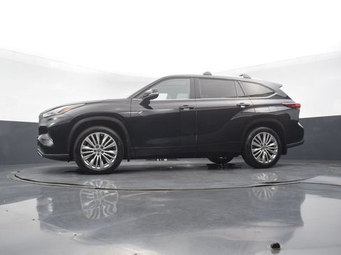 Used 2023 Toyota Highlander Platinum FWD image 55