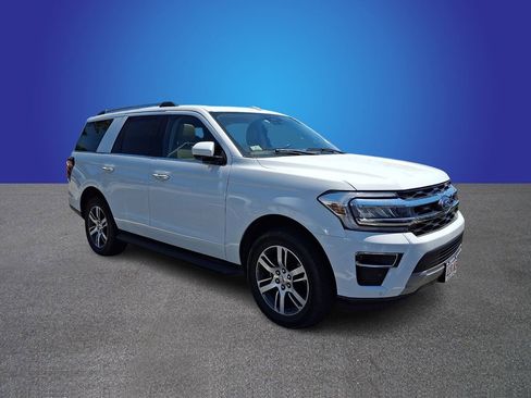 Used 2024 Ford Expedition Limited AWD/4WD image 2