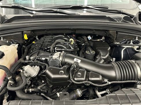 Used 2024 Jeep Grand Cherokee Limited w/ Black Appearance Package image 18