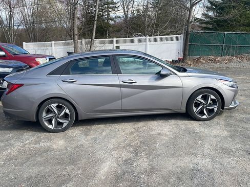 Used 2023 Hyundai Elantra Limited w/ Preferred Accessory Package image 8