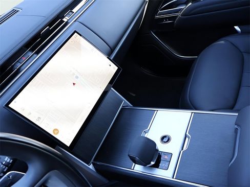 Certified 2025 Land Rover Range Rover SE image 19