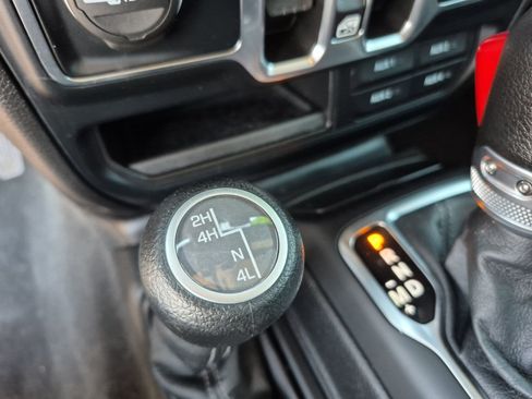 Used 2024 Jeep Wrangler Unlimited Sport AWD/4WD image 30