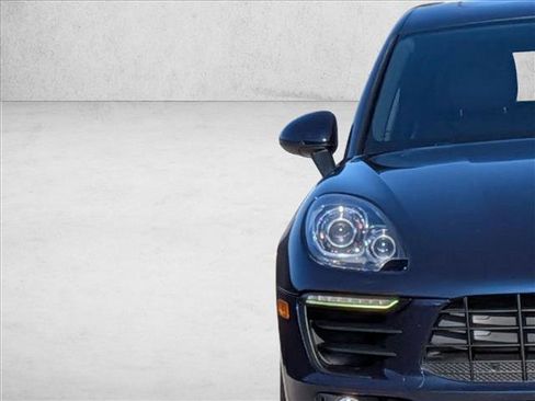 Used 2017 Porsche Macan image 12