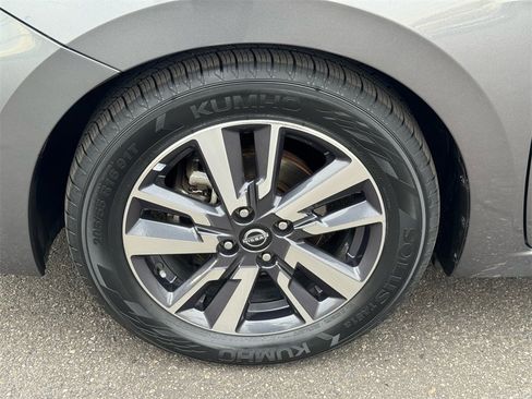 Used 2023 Nissan Versa SV image 10