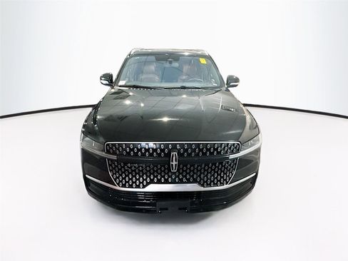 Used 2025 Lincoln Navigator Reserve image 31