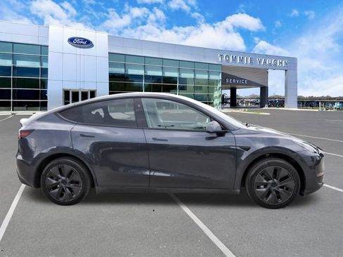 Used 2025 Tesla Model Y Long Range RWD image 5