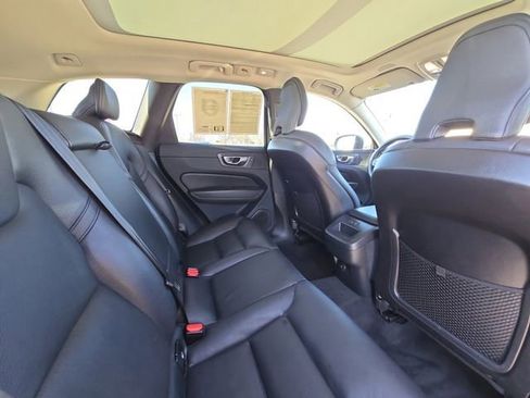 Used 2023 Volvo XC60 B5 Plus image 28