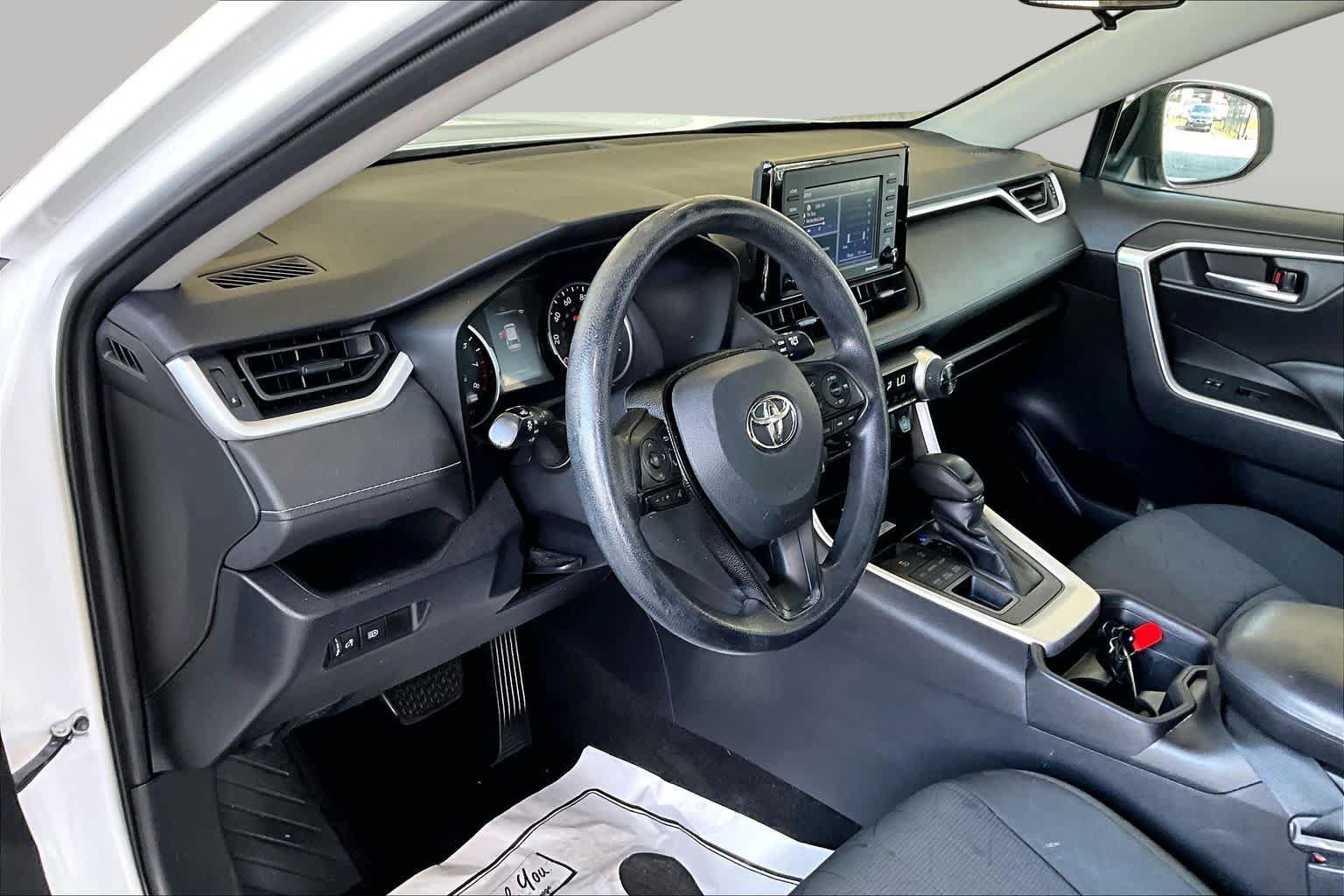 Used 2021 Toyota RAV4 XLE AWD/4WD image 17