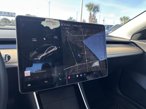 Used 2020 Tesla Model 3 Standard Range Plus image 10