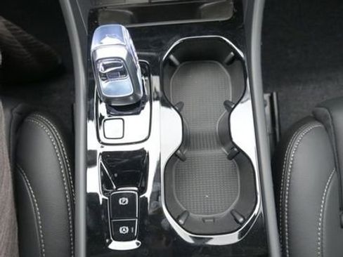 New 2026 Volvo XC40 B5 Ultra w/ Protection Package Premier image 10