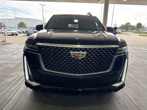 Used 2024 Cadillac Escalade ESV Premium Luxury RWD image 2
