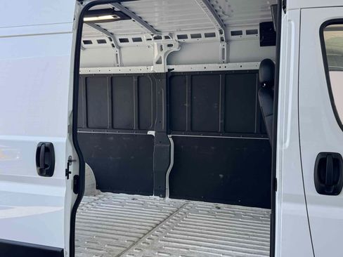 Used 2025 RAM ProMaster 2500 w/ Convenience Group FWD image 15