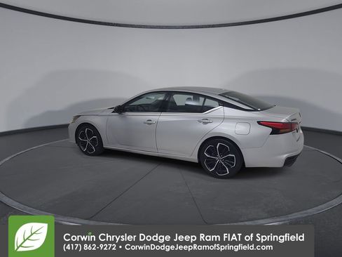 Used 2024 Nissan Altima 2.5 SR image 10