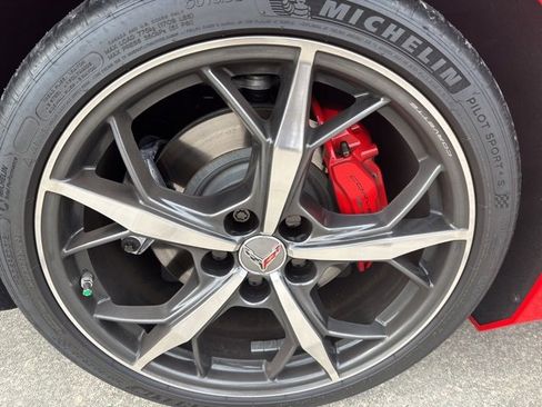 Used 2021 Chevrolet Corvette Stingray Premium Conv w/ Z51 Performance Package image 9