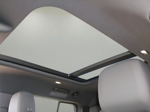 New 2025 Land Rover Defender 130 X-Dynamic SE image 29