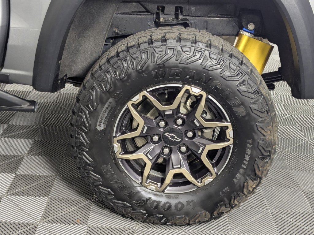 Used 2025 Chevrolet Colorado ZR2 w/ Technology Package AWD/4WD image 8