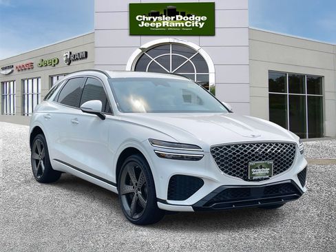 Used 2025 Genesis GV70 3.5T Sport w/ Sport Advanced Package image 4