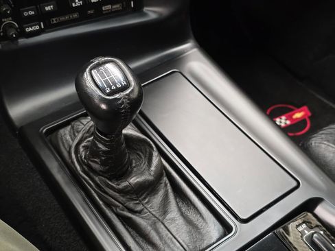 Used 1995 Chevrolet Corvette Coupe RWD image 30