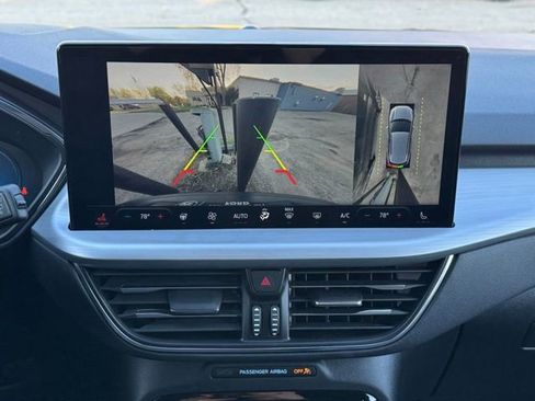 Used 2023 Ford Escape Platinum AWD/4WD image 4