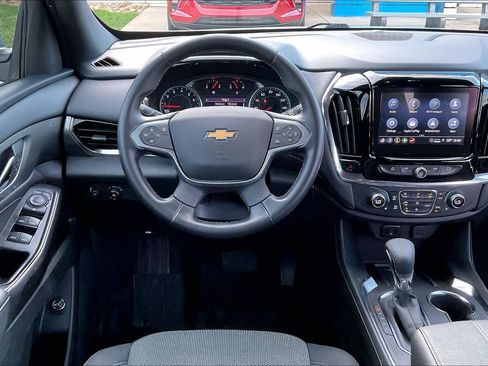 Certified 2023 Chevrolet Traverse LT w/ Rear Camera Mirror Package image 6