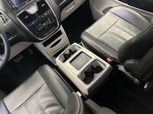 Used 2014 Chrysler Town & Country Touring FWD image 24